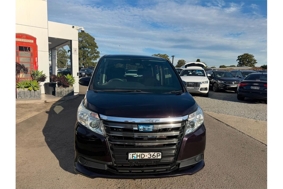 2013 Toyota Noah G ZZR70G