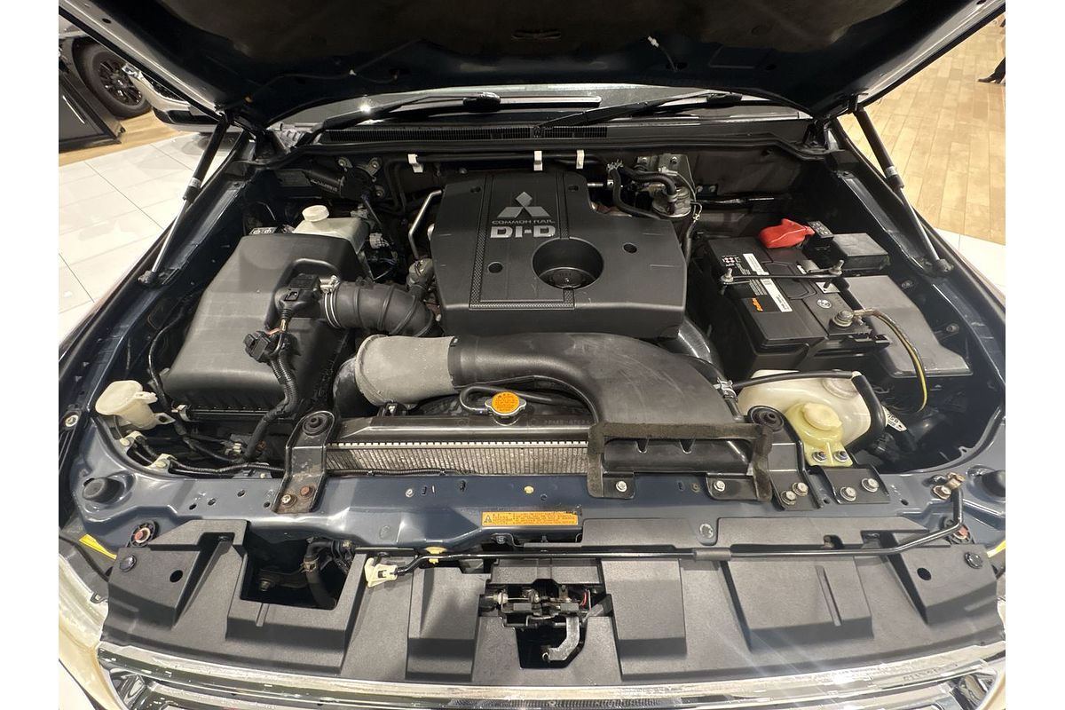 2009 Mitsubishi Pajero Exceed NT