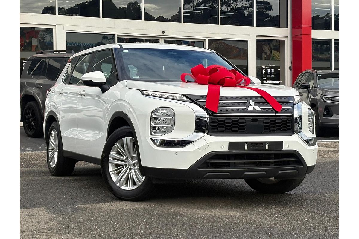 2024 Mitsubishi Outlander ES ZM