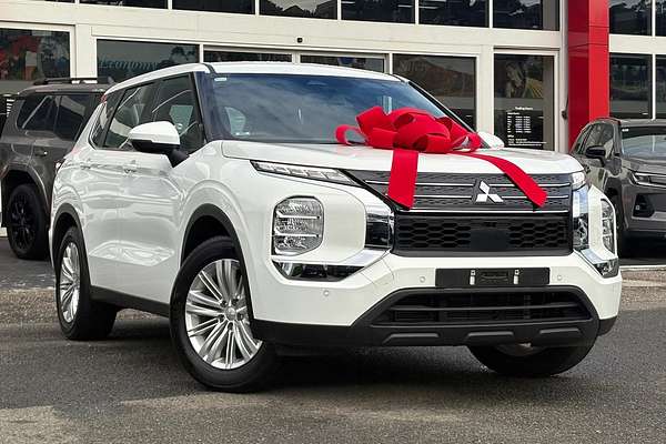 2024 Mitsubishi Outlander ES ZM