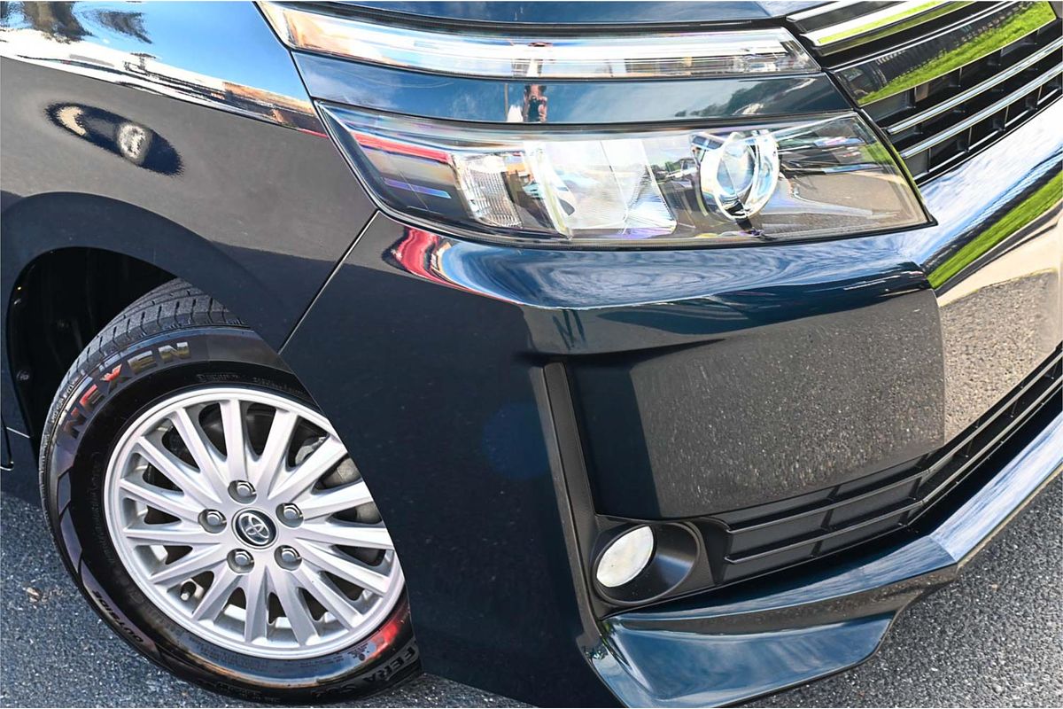 2014 Toyota Voxy X ZWR80
