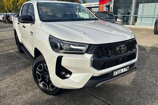 2025 Toyota Hilux SR5 48V GUN126R 4X4