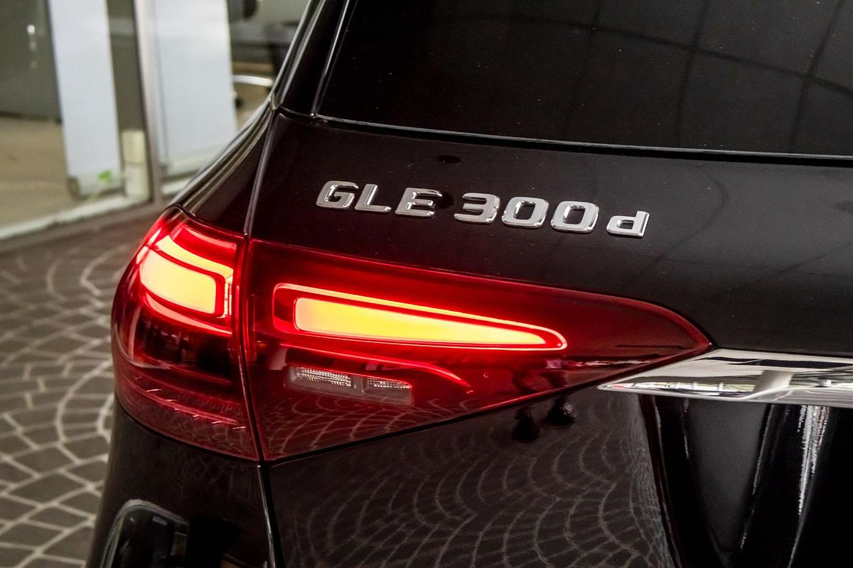 V167 805+055MY GLE300 d Editio n 7 WAG 9G 9sp