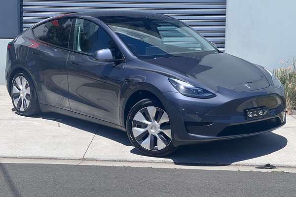 2024 Tesla Model Y Rear-Wheel Drive