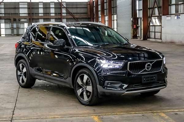 2020 Volvo XC40 T4 Momentum