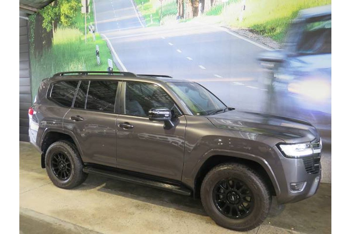 2023 Toyota Landcruiser Sahara FJA300R