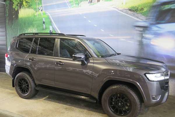 2023 Toyota Landcruiser Sahara FJA300R