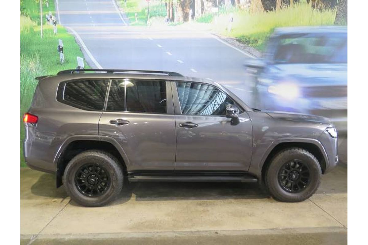 2023 Toyota Landcruiser Sahara FJA300R