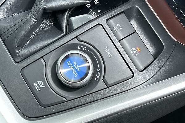 2025 Toyota RAV4 Cruiser AXAH54R thumb-16