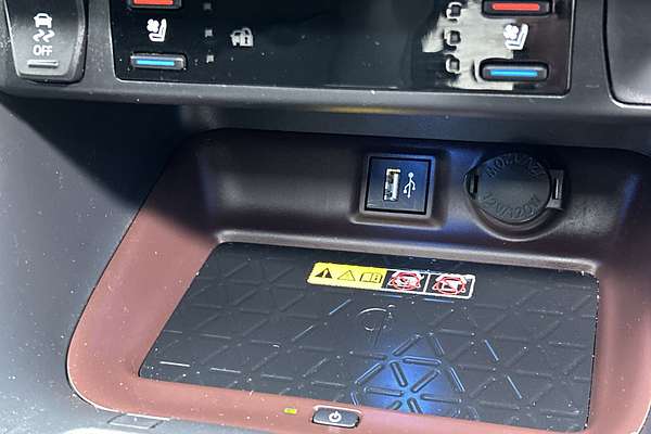 2025 Toyota RAV4 Cruiser AXAH54R thumb-17