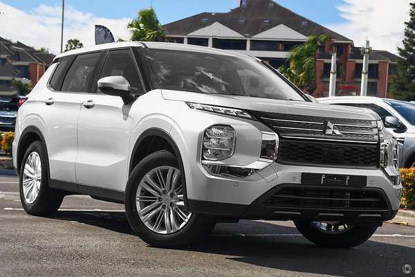 2025 Mitsubishi Outlander ES ZM