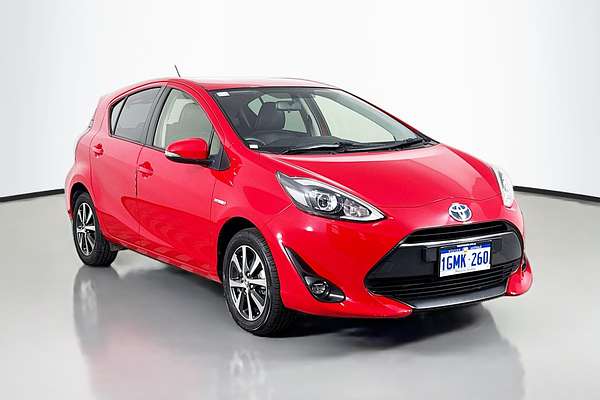 2018 Toyota Prius c 1.5L HYBRID HATCH CVT i-Tech NHP10R