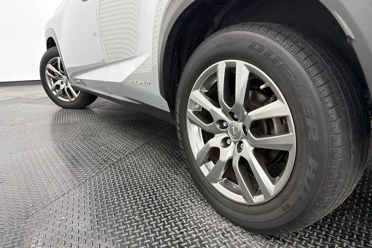 2017 Lexus NX NX300h Luxury AYZ10R