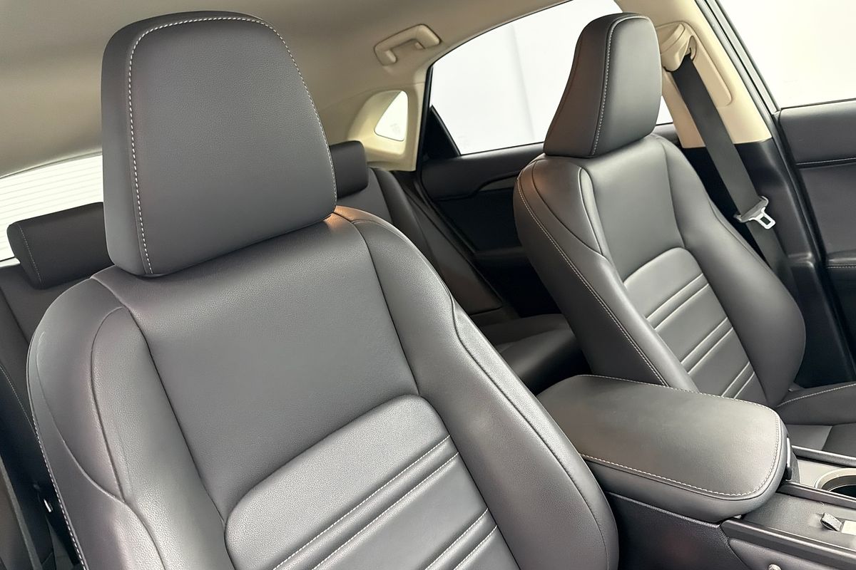 2017 Lexus NX NX300h Luxury AYZ10R