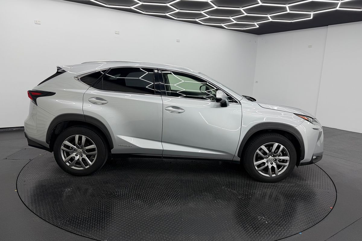 2017 Lexus NX NX300h Luxury AYZ10R