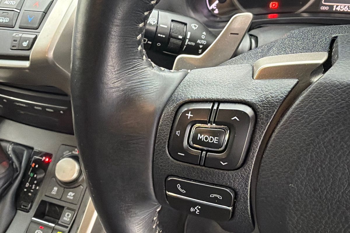 2017 Lexus NX NX300h Luxury AYZ10R