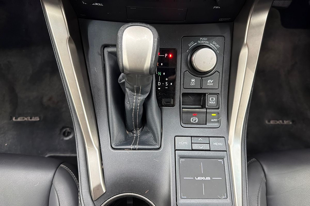 2017 Lexus NX NX300h Luxury AYZ10R