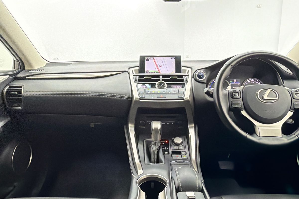 2017 Lexus NX NX300h Luxury AYZ10R