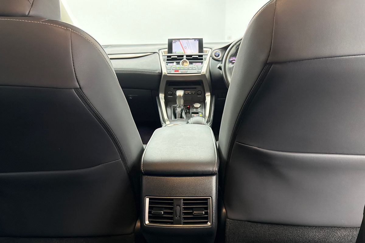 2017 Lexus NX NX300h Luxury AYZ10R
