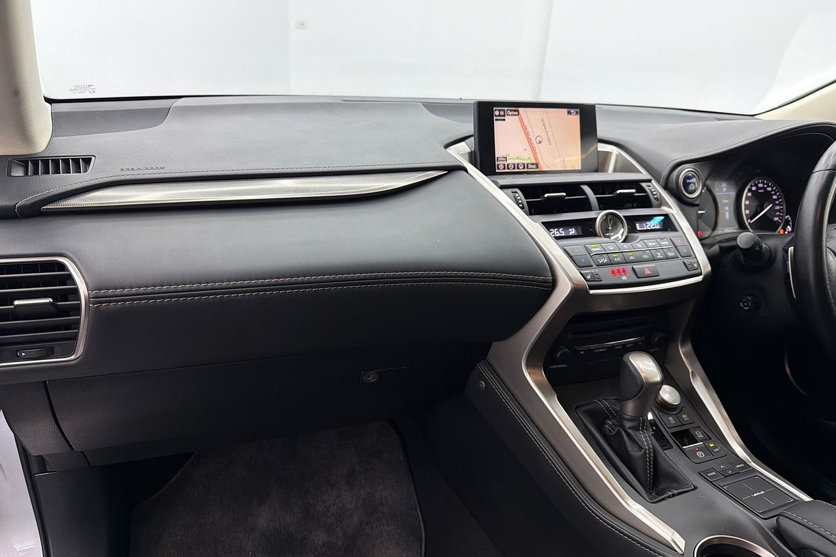 2017 Lexus NX NX300h Luxury AYZ10R