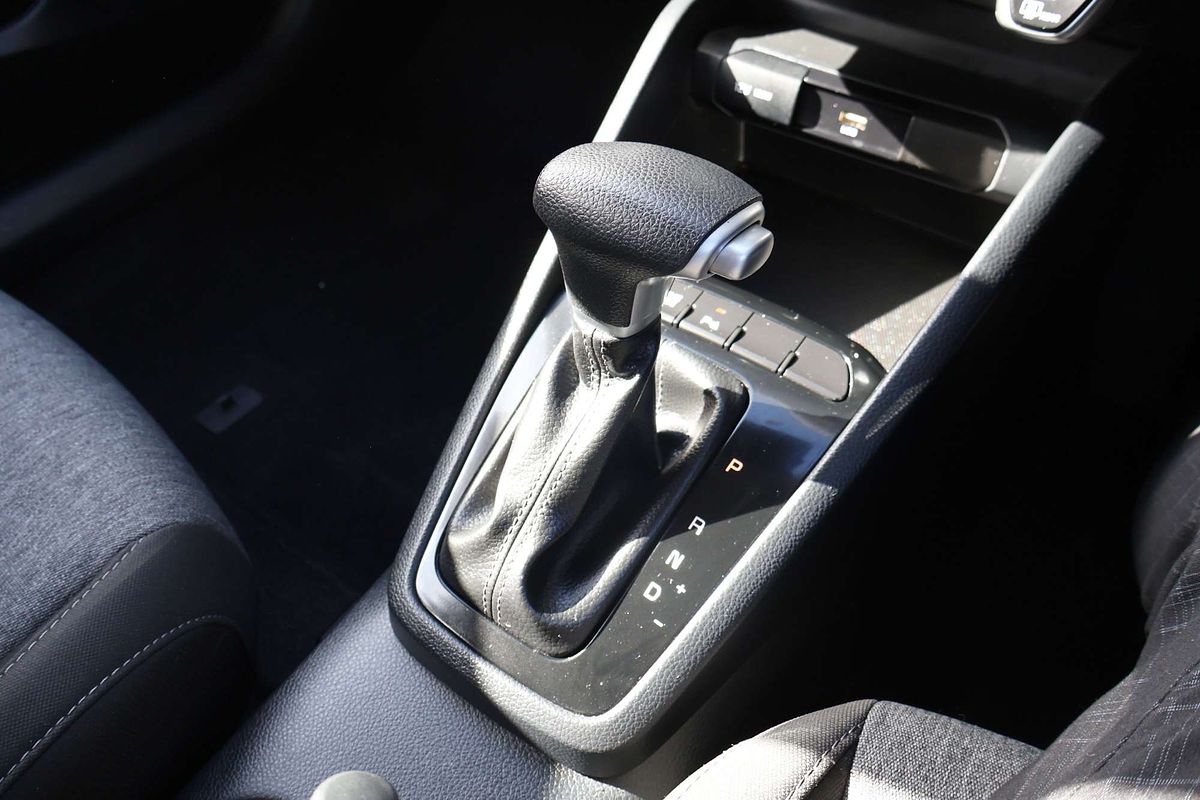 2024 Kia Stonic S YB