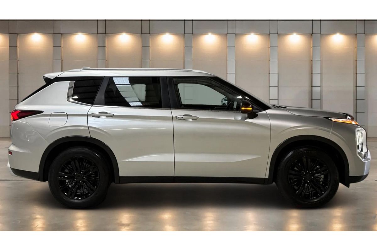 2024 Mitsubishi Outlander LS ZM