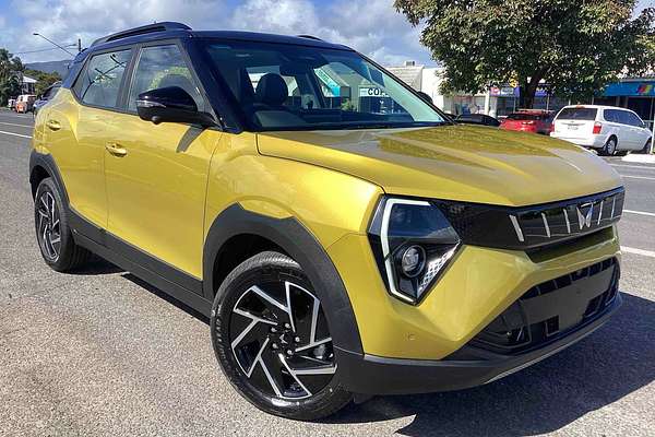 2025 Mahindra XUV3XO AX7L