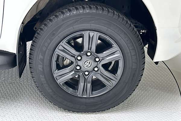 2024 Toyota Hilux SR 48V GUN126R 4X4 thumb-9