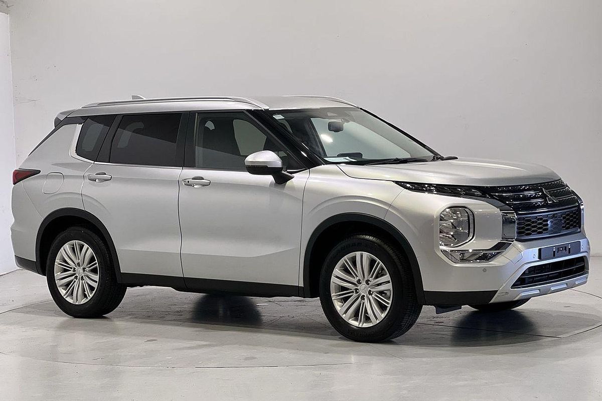 2024 Mitsubishi Outlander LS ZM