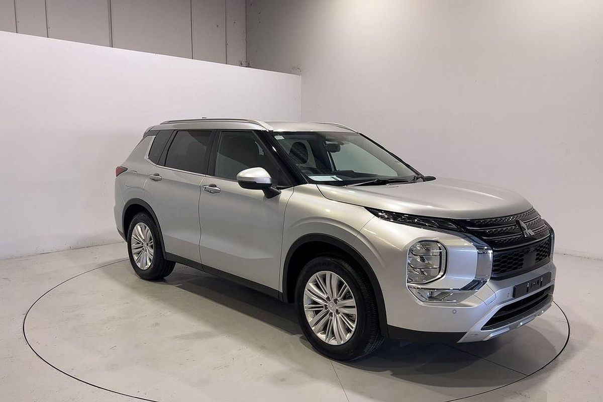 2024 Mitsubishi Outlander LS ZM