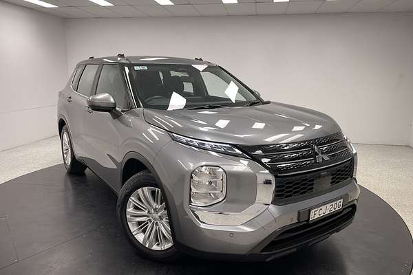2023 Mitsubishi Outlander ES ZM