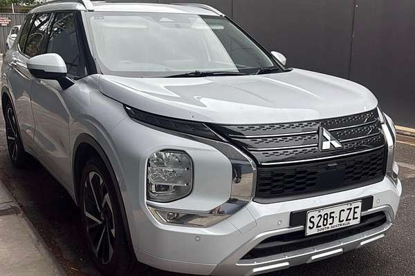2022 Mitsubishi Outlander Exceed ZM