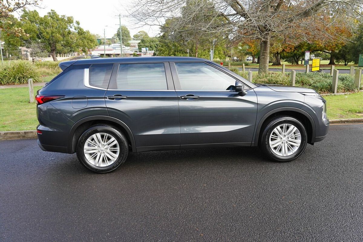 2024 Mitsubishi Outlander ES ZM