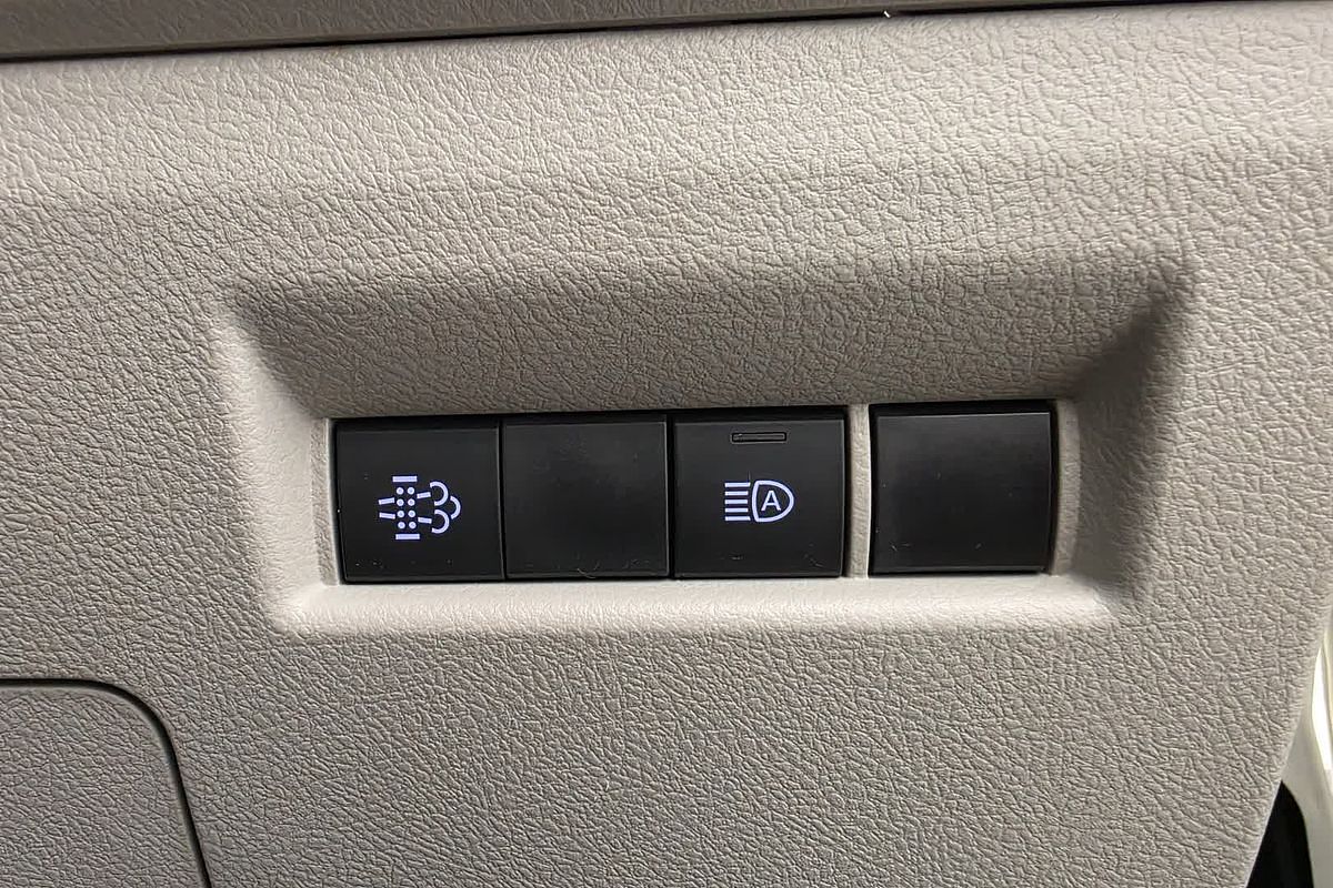2021 Toyota Hiace Commuter GDH322R ELWB High Roof