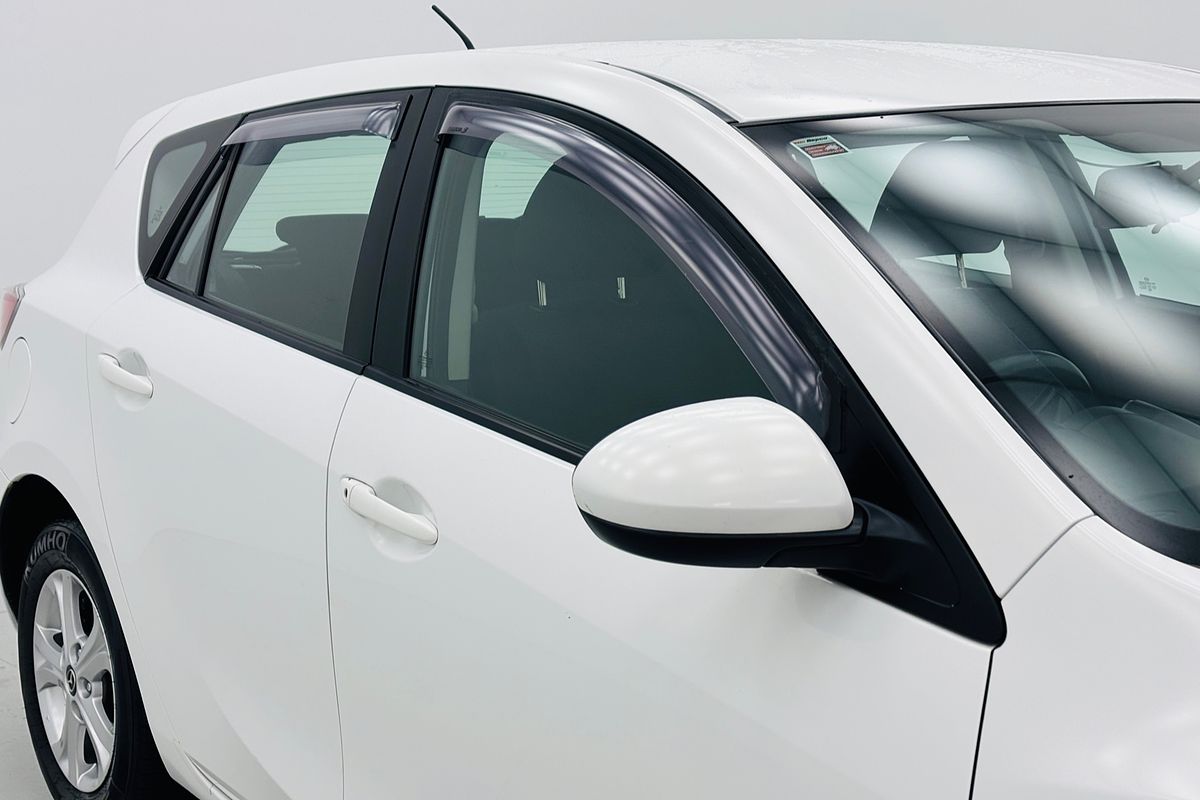 MAZDA3 H 5 SPEED AUTO HATCH NEO