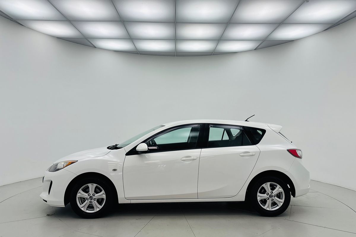 MAZDA3 H 5 SPEED AUTO HATCH NEO