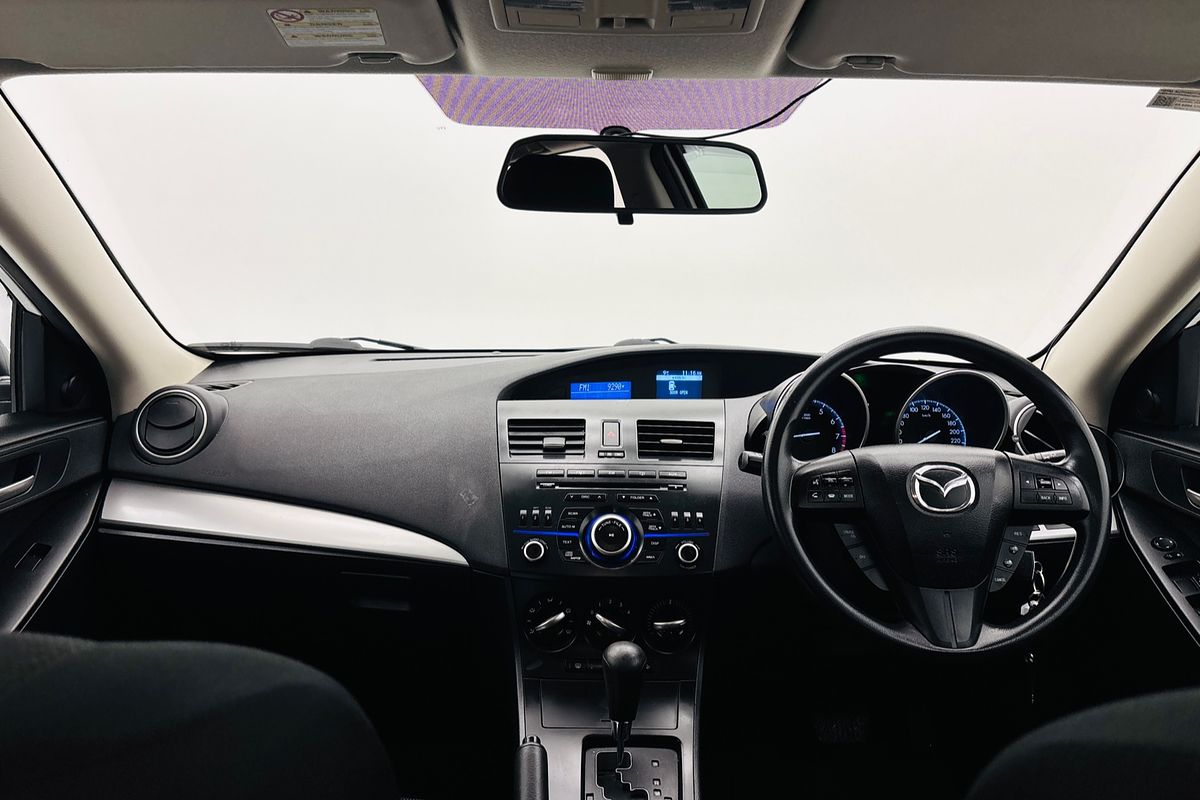 MAZDA3 H 5 SPEED AUTO HATCH NEO