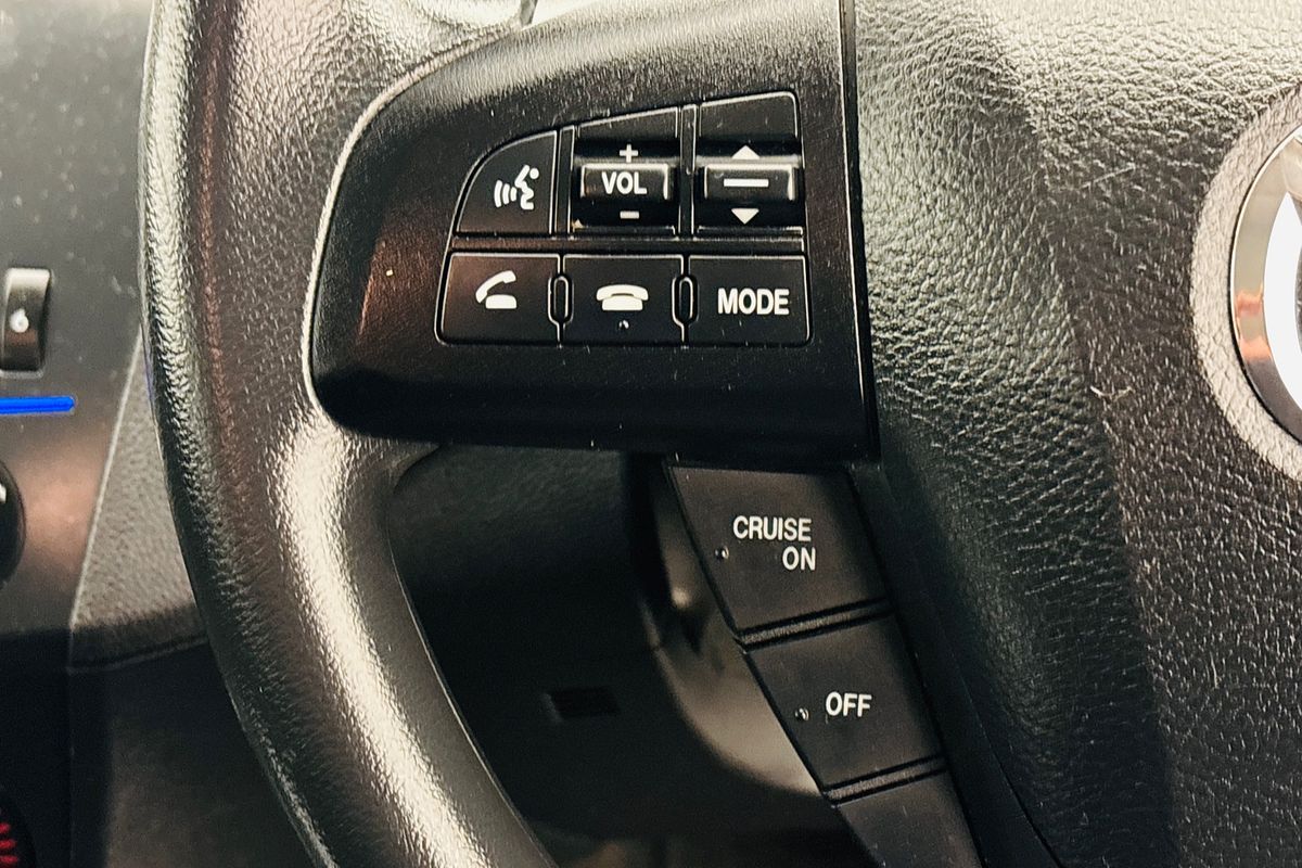 MAZDA3 H 5 SPEED AUTO HATCH NEO