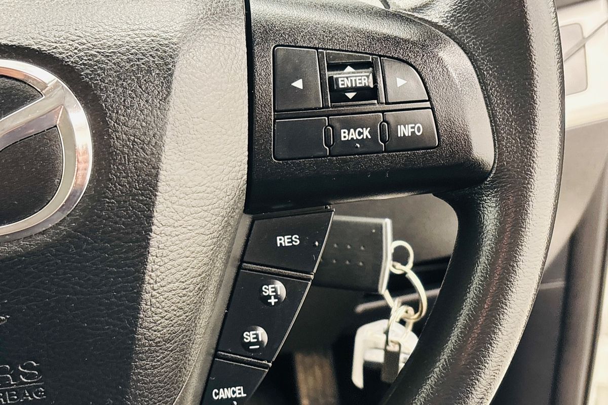 MAZDA3 H 5 SPEED AUTO HATCH NEO