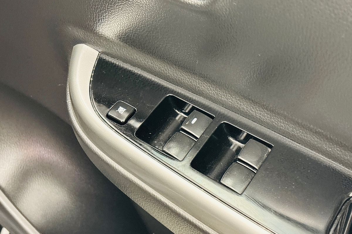 2021 Mitsubishi MR Triton GLS 2.4L D 6A/T 4X4 DC PU
