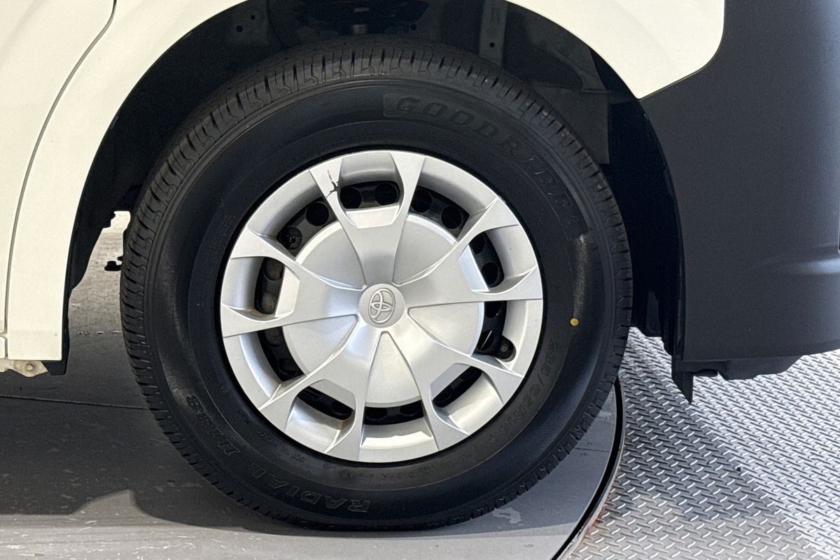 2022 Toyota Hiace Commuter GDH322R ELWB High Roof