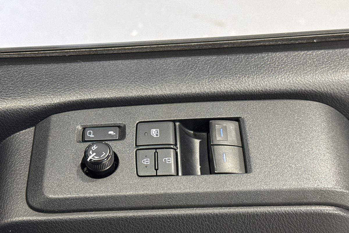 2022 Toyota Hiace Commuter GDH322R ELWB High Roof