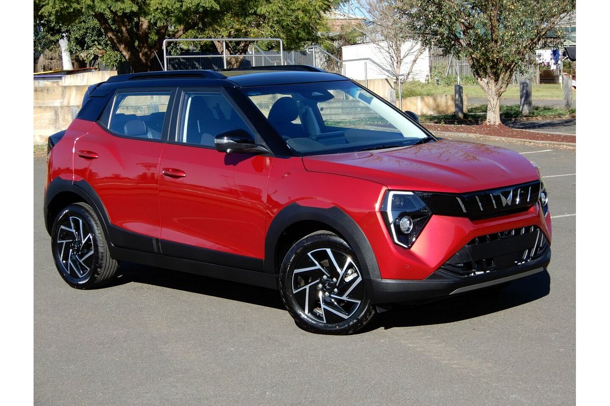 2025 Mahindra XUV 3XO AX7L