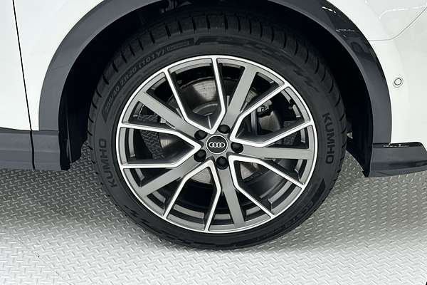 2020 Audi Q3 40 TFSI S line F3 thumb-9