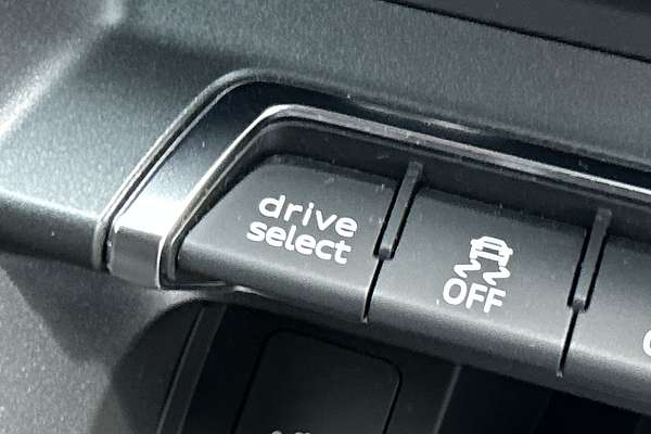 2020 Audi Q3 40 TFSI S line F3 thumb-17