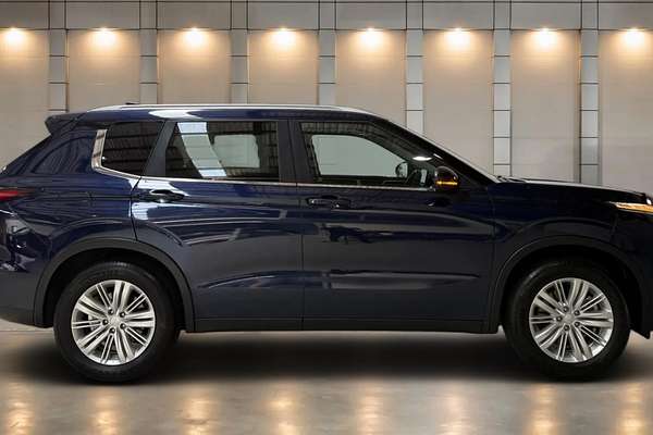 2024 Mitsubishi Outlander LS ZM