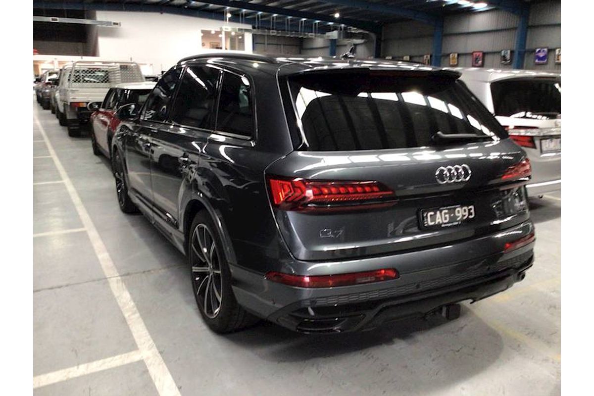 2022 Audi Q7 50 TDI S line 4M