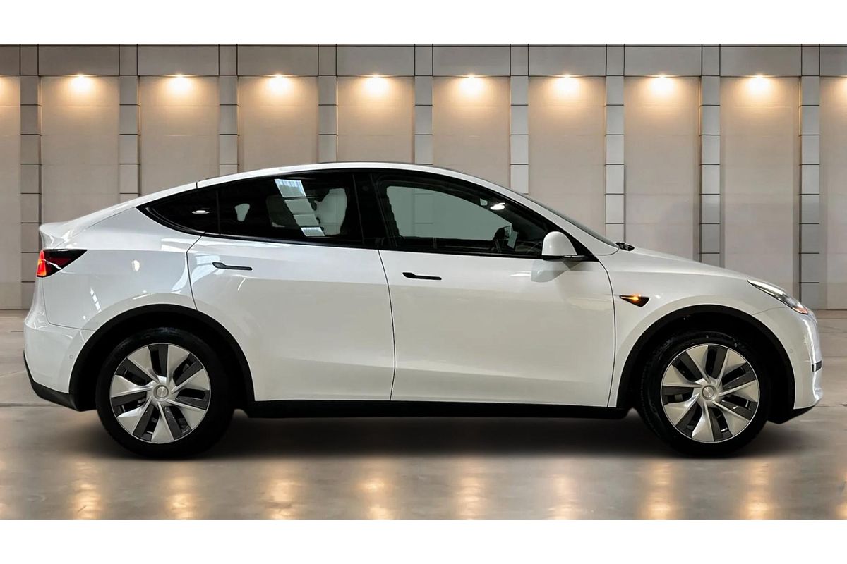 2022 Tesla Model Y Rear-Wheel Drive