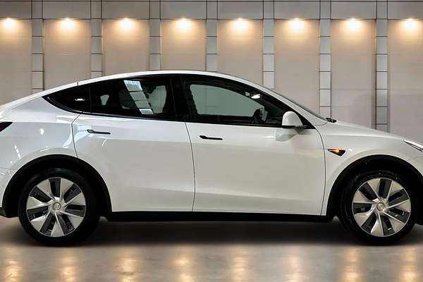 2022 Tesla Model Y Rear-Wheel Drive