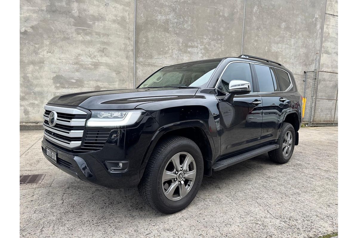 2025 Toyota Landcruiser Sahara FJA300R